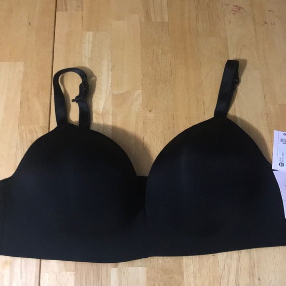 NWT Wire-Free Black smooth 38DD